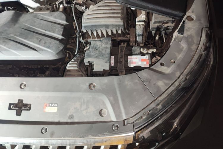 Used SAIC MAXUS G90 2022 2.0T Xingyun Seven-Seater Version Engine Bay Left