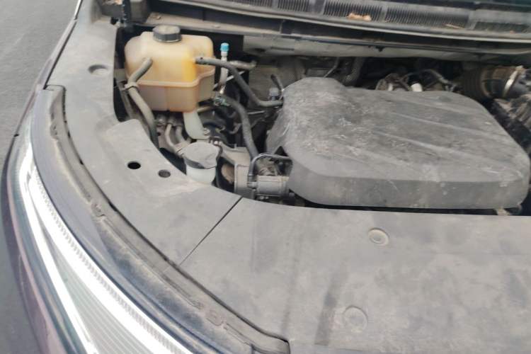 Used SAIC MAXUS G90 2022 2.0T Xingyun Seven-Seater Version Engine Bay Right