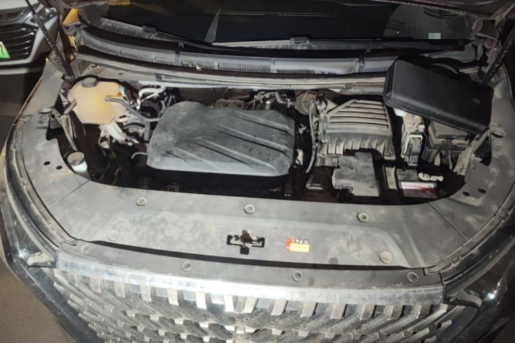 Used SAIC MAXUS G90 2022 2.0T Xingyun Seven-Seater Version Engine Bay