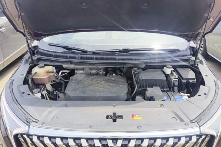Used SAIC MAXUS G90 2022 2.0T Galaxy Seven-Seater Version Engine Bay