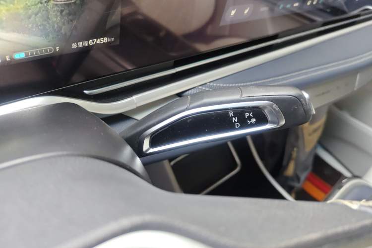 Used SAIC MAXUS G90 2022 2.0T Interstellar Seven-Seater Gear Lever