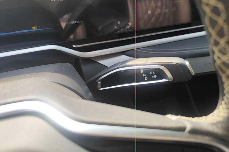 Used SAIC MAXUS G90 2022 2.0T Interstellar Seven-Seater Gear Lever