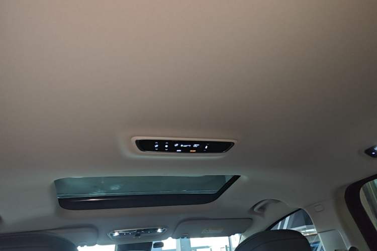 Used SAIC MAXUS G90 2022 2.0T Galaxy Seven-Seater Version Headliner