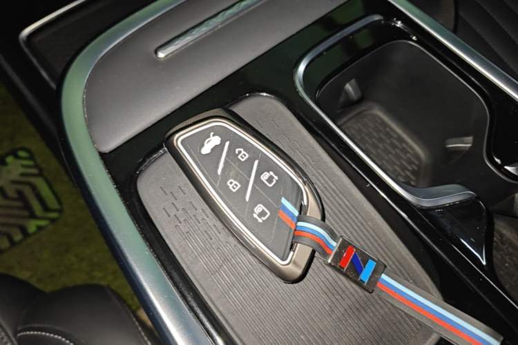 Used SAIC MAXUS G90 2022 2.0T Interstellar Seven-Seater Interior 1