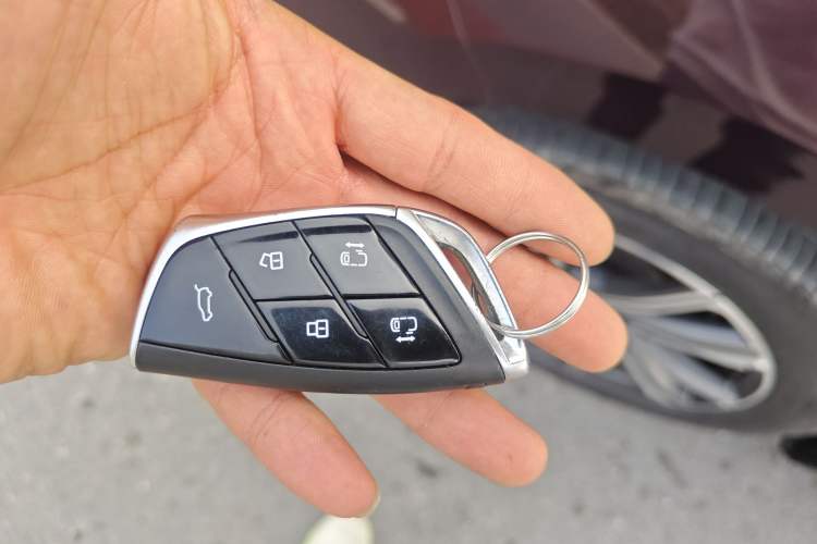 Used SAIC MAXUS G90 2022 2.0T Interstellar Seven-Seater Interior 1