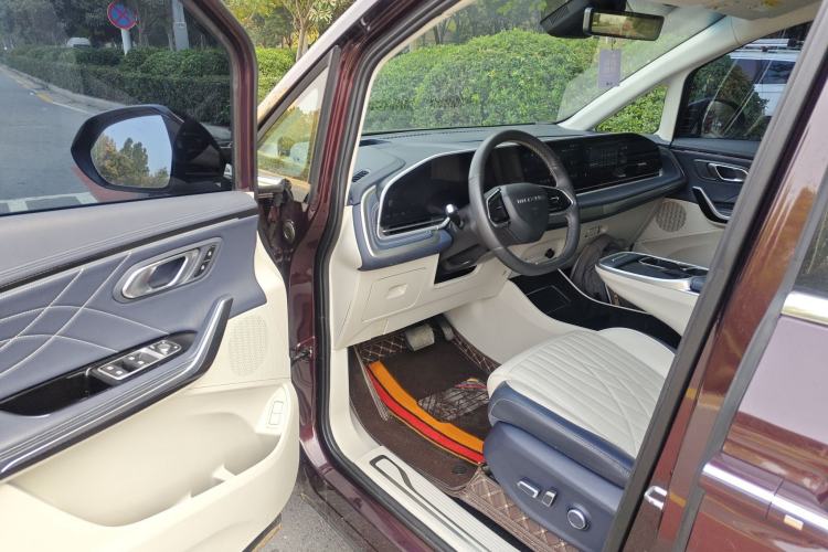 Used SAIC MAXUS G90 2022 2.0T Interstellar Seven-Seater Interior 3