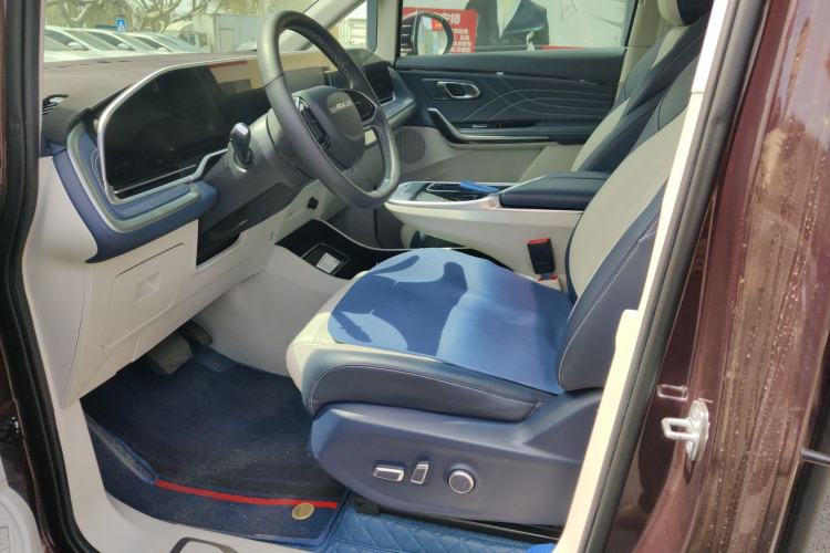Used SAIC MAXUS G90 2022 2.0T Interstellar Seven-Seater Left Front Seat