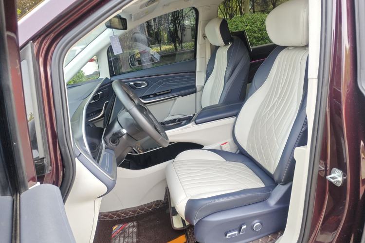 Used SAIC MAXUS G90 2022 2.0T Interstellar Seven-Seater Left Front Seat
