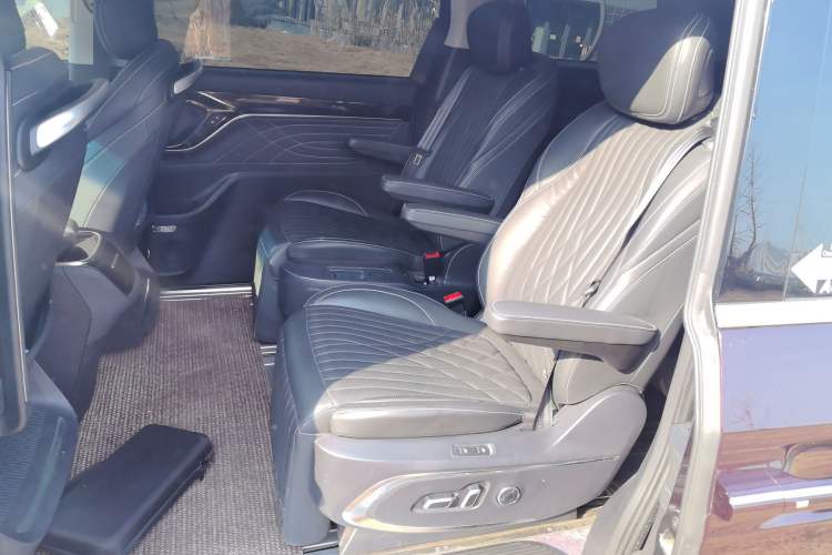 Used SAIC MAXUS G90 2022 2.0T Galaxy Seven-Seater Version Left Rear Seat