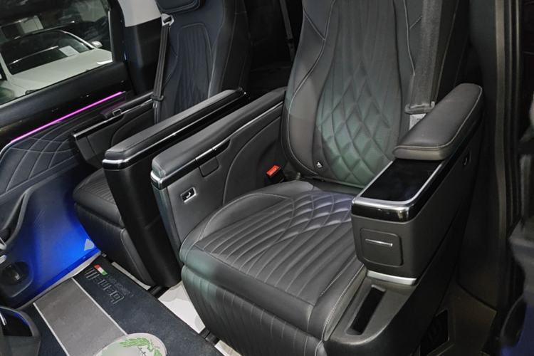 Used SAIC MAXUS G90 2022 2.0T Interstellar Seven-Seater Left Rear Seat