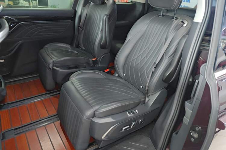 Used SAIC MAXUS G90 2022 2.0T Galaxy Seven-Seater Version Left Rear Seat