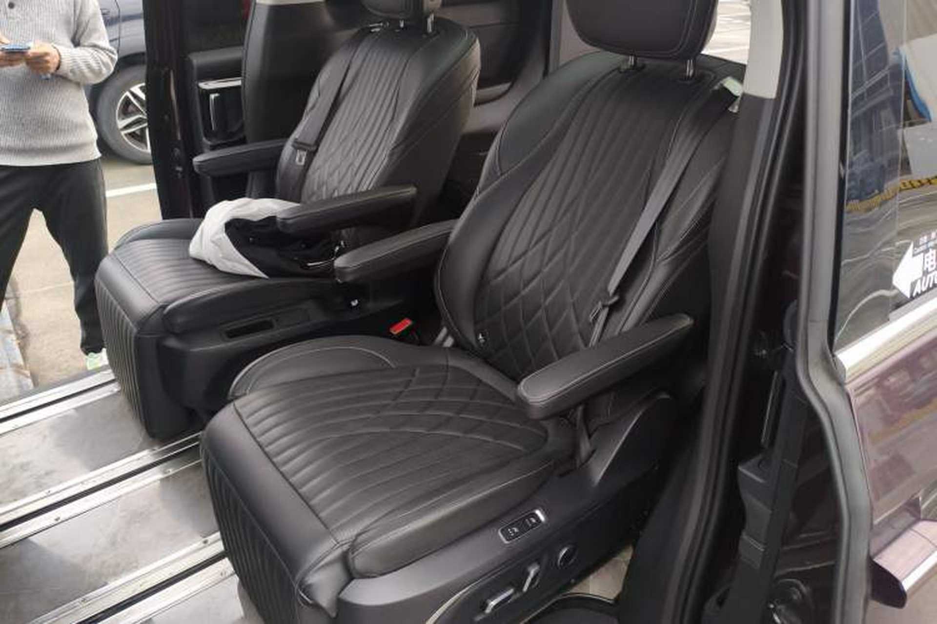 Used SAIC MAXUS G90 2022 2.0T Xingyun Seven-Seater Version Left Rear Seat