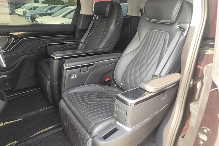 Used SAIC MAXUS G90 2022 2.0T Interstellar Seven-Seater Left Rear Seat