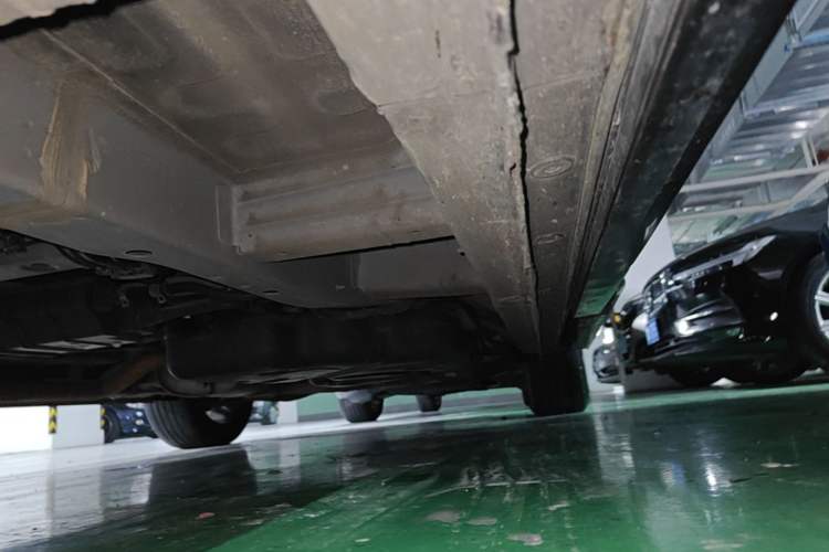 Used SAIC MAXUS G90 2022 2.0T Interstellar Seven-Seater Left Side Sill