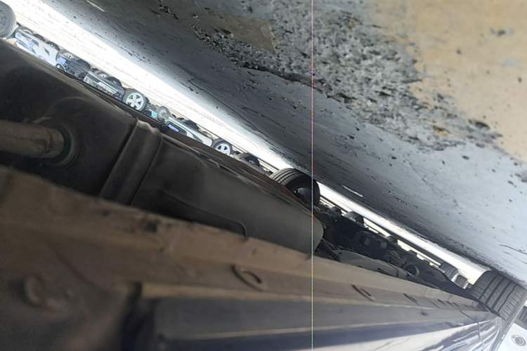 Used SAIC MAXUS G90 2022 2.0T Interstellar Seven-Seater Left Side Sill