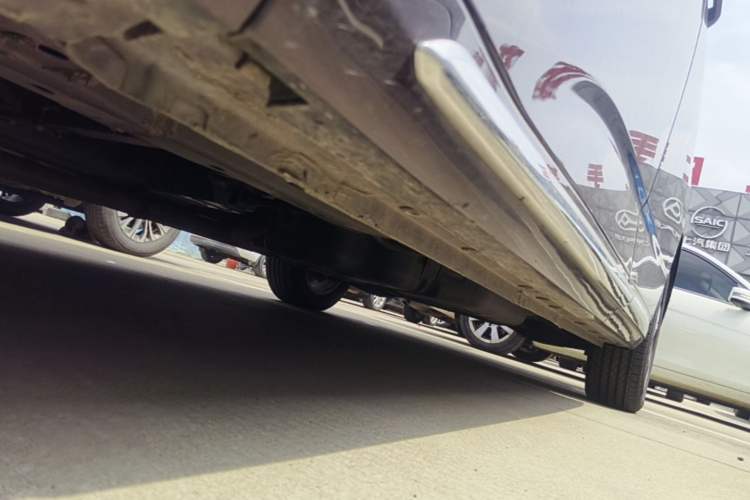 Used SAIC MAXUS G90 2022 2.0T Galaxy Seven-Seater Version Left Side Sill