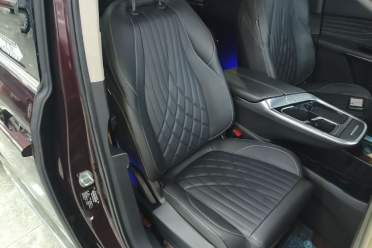 Used SAIC MAXUS G90 2022 2.0T Starry Seven-Seater Right Front Seat