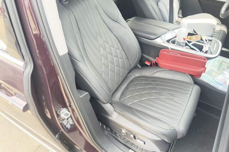 Used SAIC MAXUS G90 2022 2.0T Galaxy Seven-Seater Version Right Front Seat