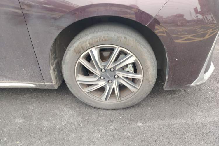 Used SAIC MAXUS G90 2022 2.0T Xingyun Seven-Seater Version Right Front Wheel Hub