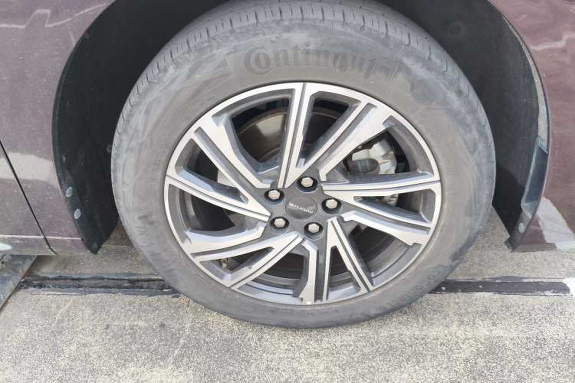 Used SAIC MAXUS G90 2022 2.0T Xingyun Seven-Seater Version Right Front Wheel Hub