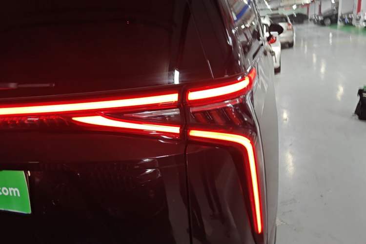 Used SAIC MAXUS G90 2022 2.0T Interstellar Seven-Seater Right Rear Taillight
