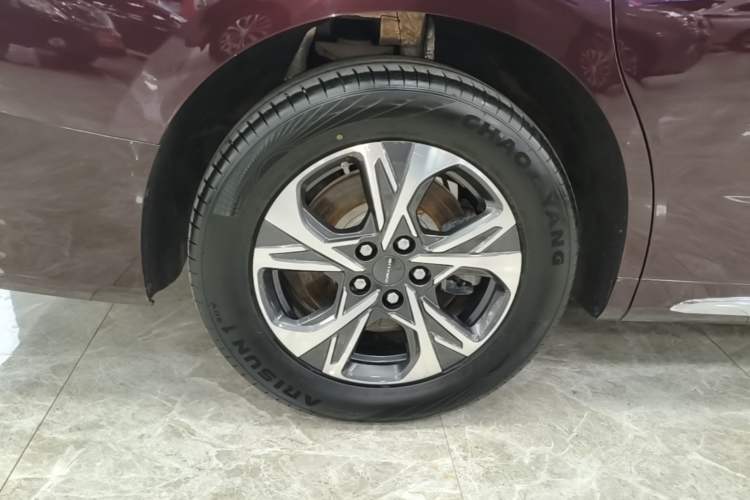 Used SAIC MAXUS G90 2022 2.0T Starry Seven-Seater Right Rear Wheel Hub