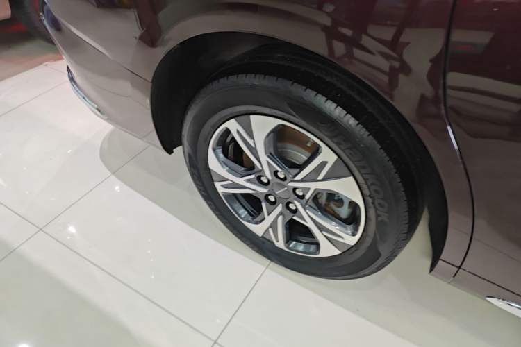 Used SAIC MAXUS G90 2022 2.0T Galaxy Seven-Seater Version Right Rear Wheel Hub