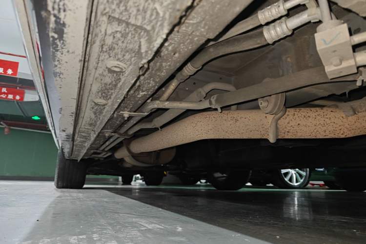 Used SAIC MAXUS G90 2022 2.0T Interstellar Seven-Seater Right Side Sill