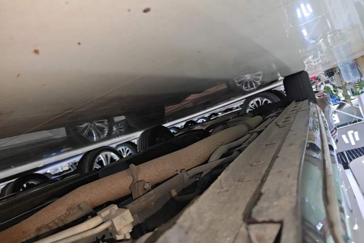 Used SAIC MAXUS G90 2022 2.0T Galaxy Seven-Seater Version Right Side Sill