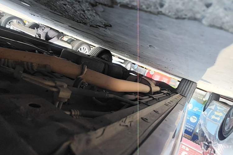 Used SAIC MAXUS G90 2022 2.0T Interstellar Seven-Seater Right Side Sill