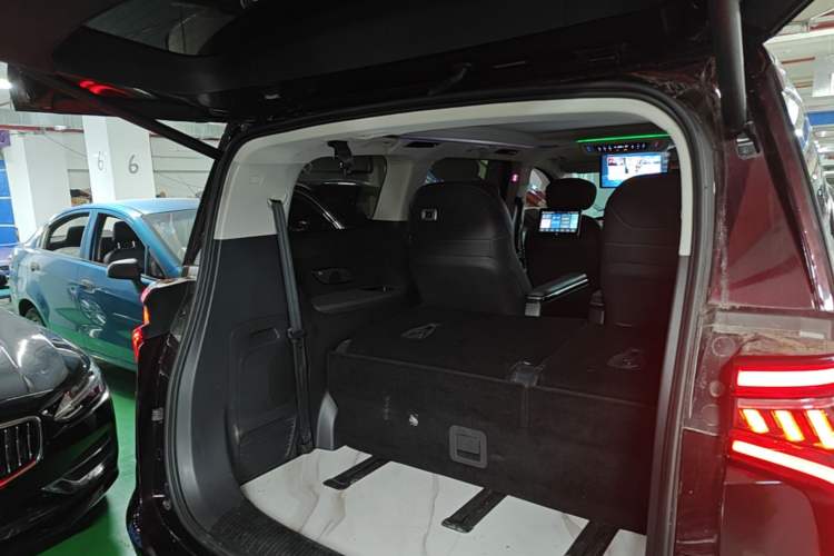 Used SAIC MAXUS G90 2022 2.0T Interstellar Seven-Seater Trunk