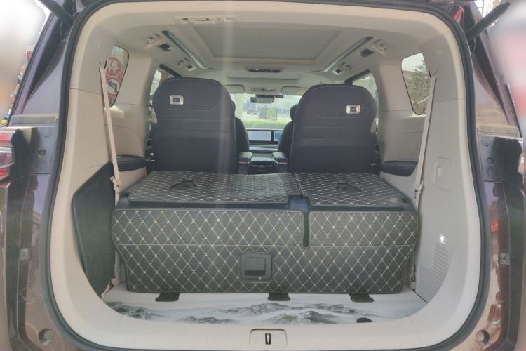 Used SAIC MAXUS G90 2022 2.0T Interstellar Seven-Seater Trunk