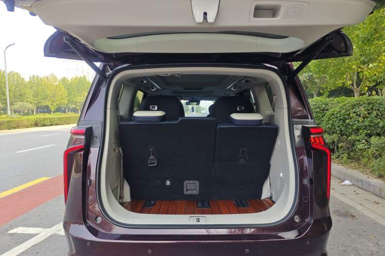 Used SAIC MAXUS G90 2022 2.0T Interstellar Seven-Seater Trunk