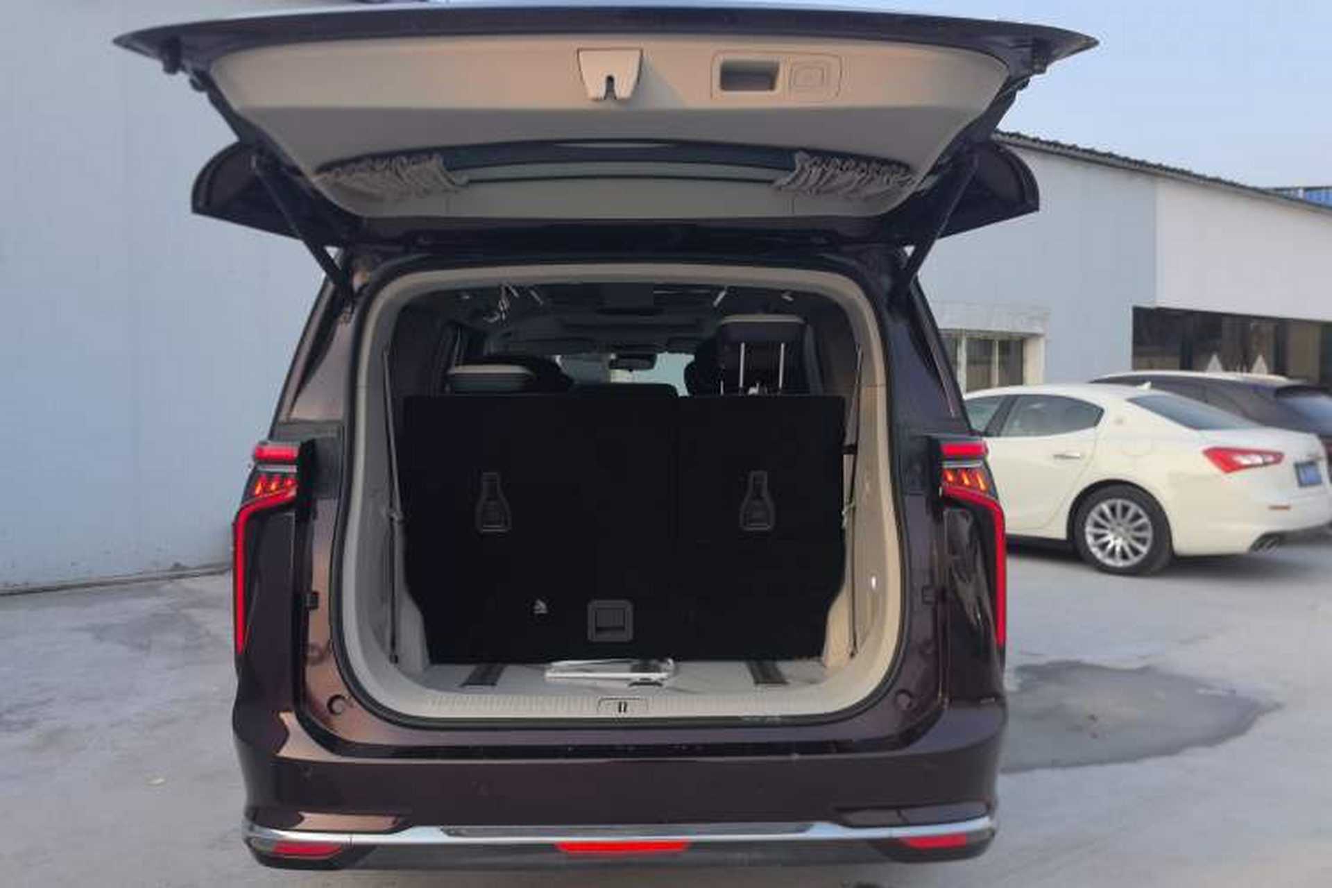 Used SAIC MAXUS G90 2022 2.0T Galaxy Seven-Seater Version Trunk