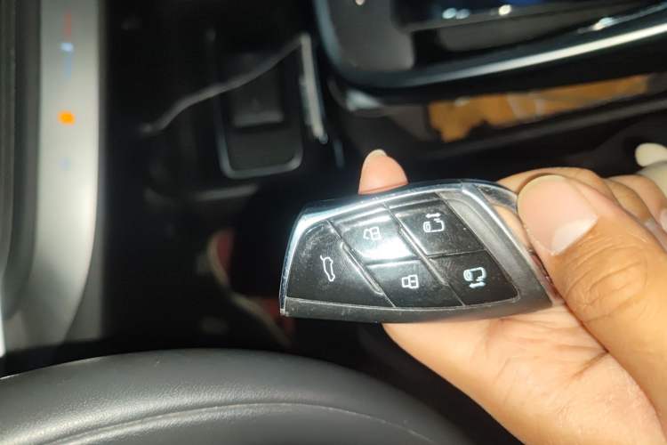 Used SAIC MAXUS G90 2022 2.0T Xingyun Seven-Seater Version Vehicle Key