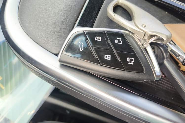 Used SAIC MAXUS G90 2022 2.0T Galaxy Seven-Seater Version Vehicle Key