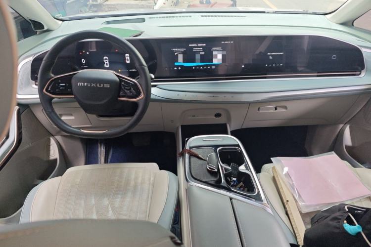 Used SAIC MAXUS G90 2022 2.0T Interstellar Seven-Seater Center Console