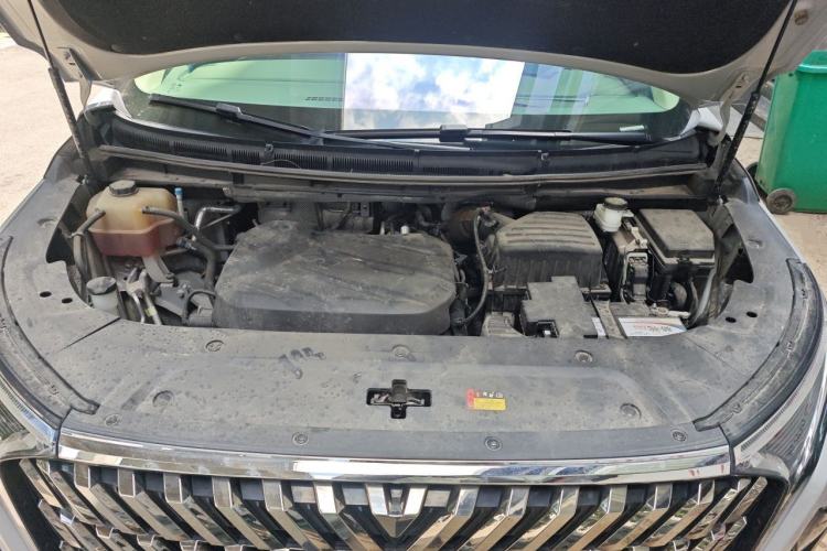 Used SAIC MAXUS G90 2022 2.0T Interstellar Seven-Seater Engine Bay