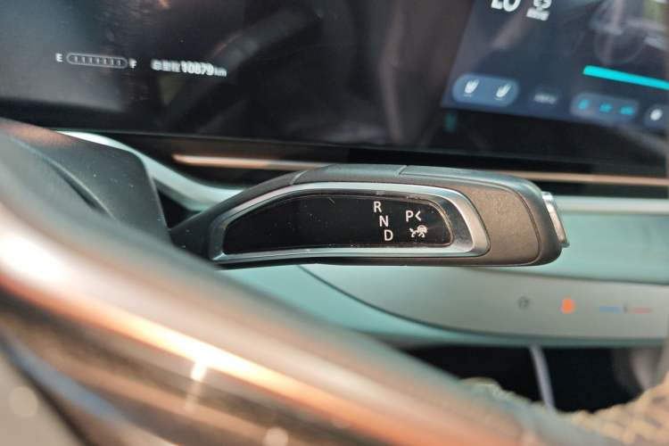 Used SAIC MAXUS G90 2022 2.0T Interstellar Seven-Seater Gear Lever