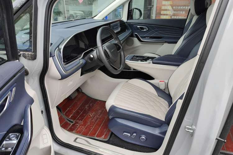 Used SAIC MAXUS G90 2022 2.0T Interstellar Six-Seater Edition Interior 2