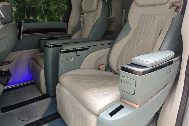 Used SAIC MAXUS G90 2022 2.0T Interstellar Seven-Seater Left Rear Seat