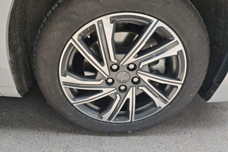 Used SAIC MAXUS G90 2022 2.0T Interstellar Seven-Seater Right Front Wheel Hub