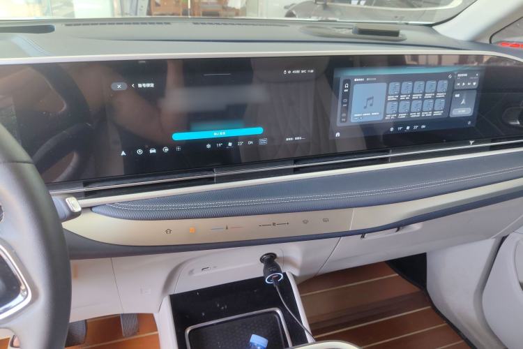 Used SAIC MAXUS G90 2022 2.0T Interstellar Six-Seater Edition Audio And AC Panel