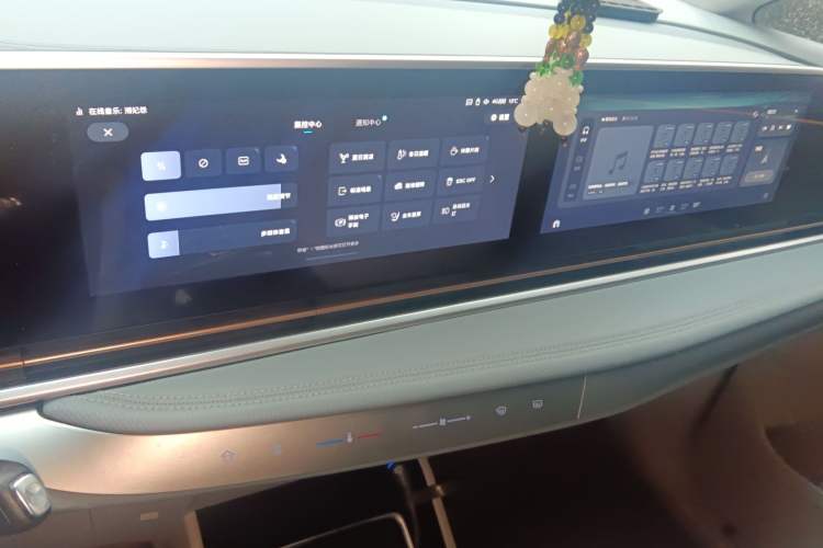 Used SAIC MAXUS G90 2022 2.0T Interstellar Seven-Seater Audio And AC Panel