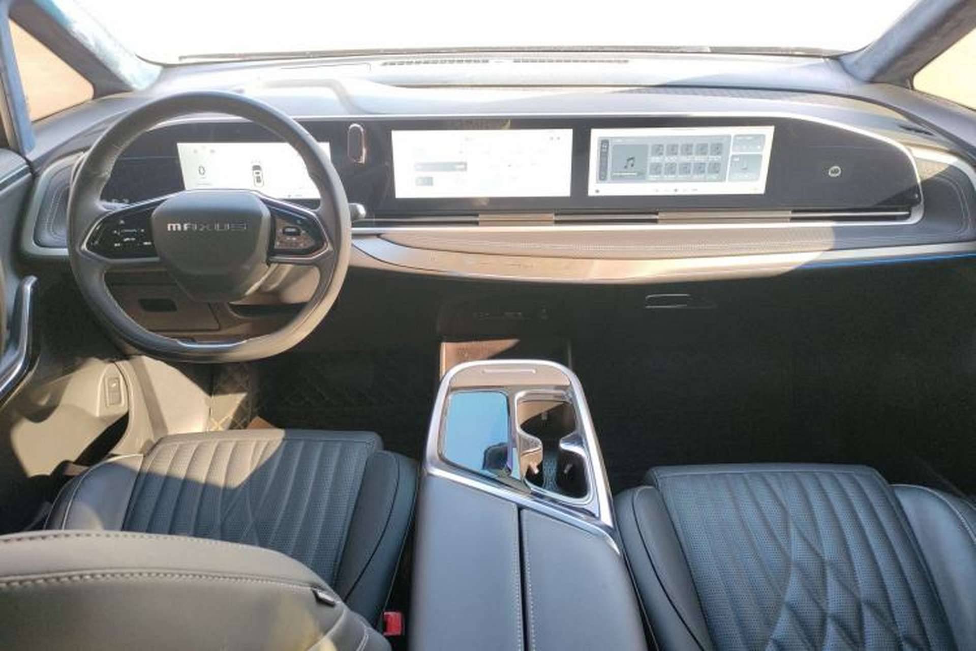Used SAIC MAXUS G90 2022 2.0T Starry Seven-Seater Center Console