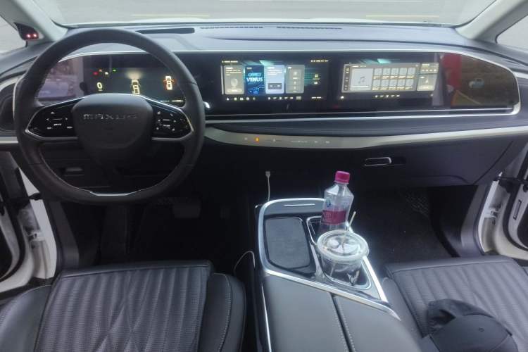 Used SAIC MAXUS G90 2022 2.0T Interstellar Seven-Seater Center Console