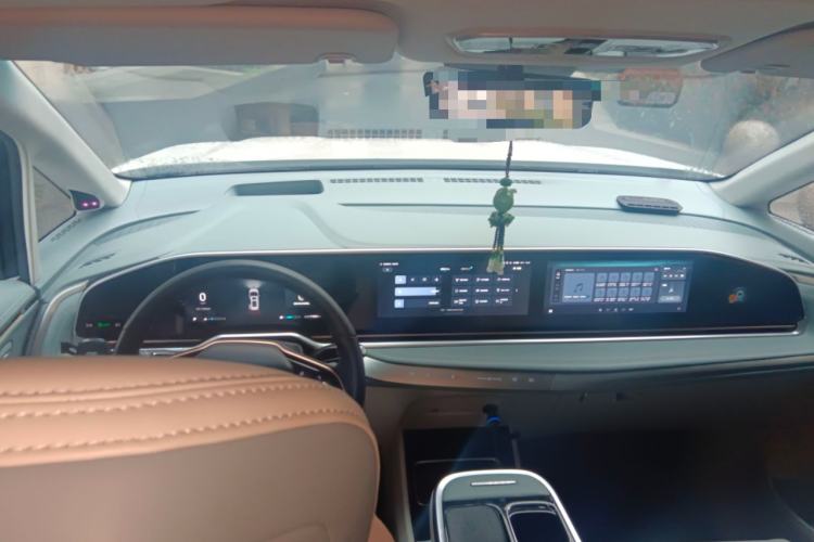 Used SAIC MAXUS G90 2022 2.0T Interstellar Seven-Seater Center Console