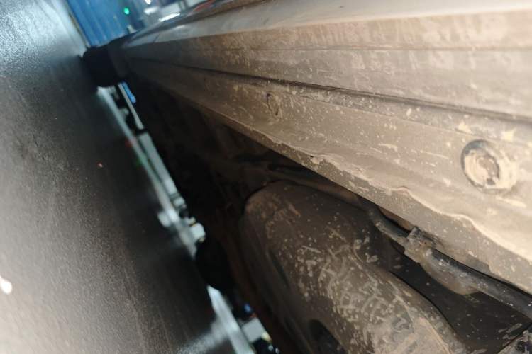 Used SAIC MAXUS G90 2022 2.0T Starry Seven-Seater Chassis Rear Left