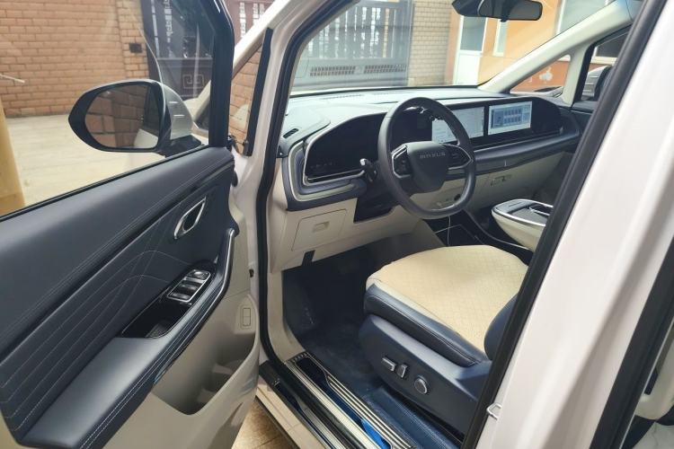 Used SAIC MAXUS G90 2022 2.0T Galaxy Seven-Seater Version Driver Seat