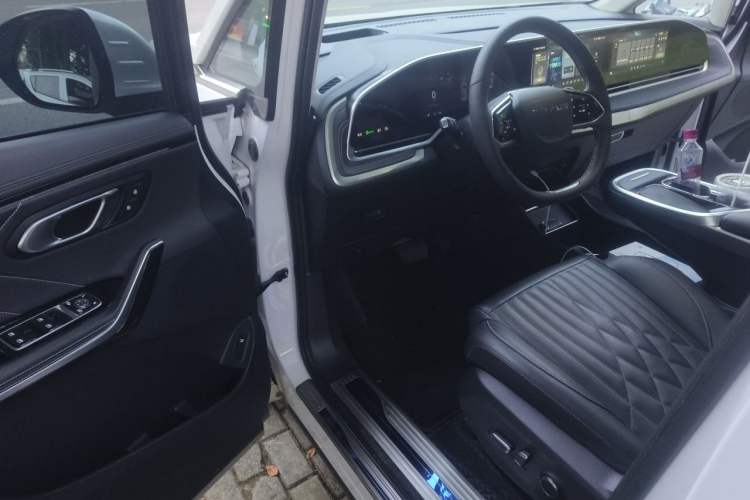 Used SAIC MAXUS G90 2022 2.0T Interstellar Seven-Seater Driver Seat